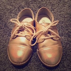 GAP rose gold Oxford shoes size 7 toddler
